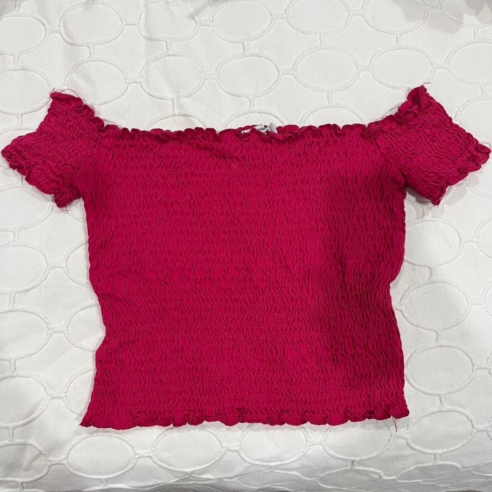 🚨SOLD🚨Stradivarius Magenta Pink Smocked Off the Shoulder Crop Top